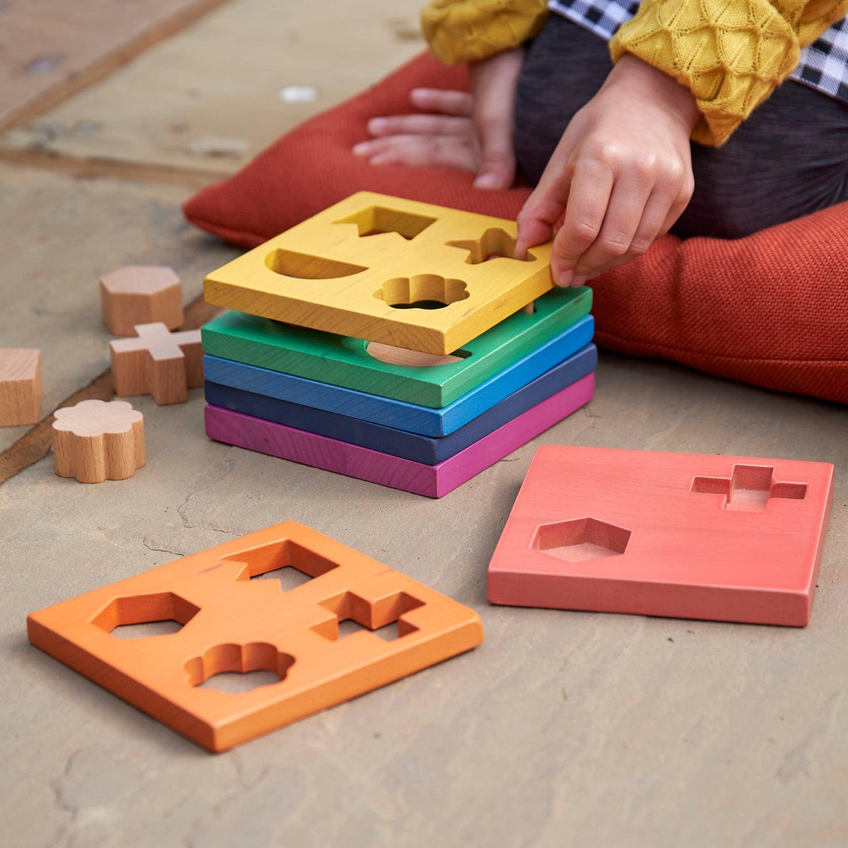 TickiT – 21 Bobine In Legno Arcobaleno, Faggio Massiccio, 7 Colori, Gioco Euristico Per Bambini 10m+