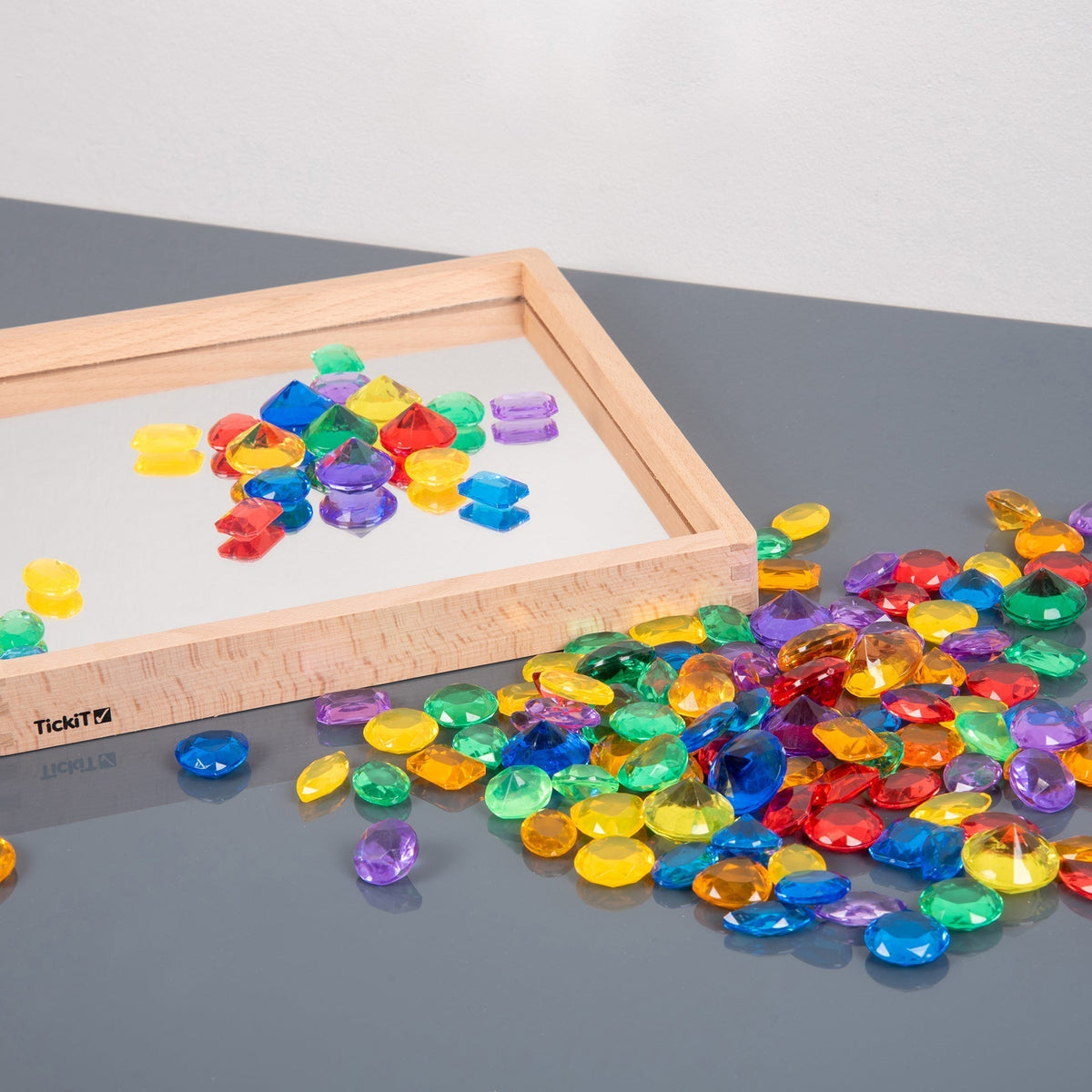 TickiT 73123 Translucent Colour Jewels - Motor Skills - Maths Toy - Tellers, Tellen, Overeenstemming, Sorteren, Patronen TickiT 73123 Translucent Colour Jewels - Motor Skills - Maths Toy - Tellers, Tellen, Overeenstemming, Sorteren, Patronen